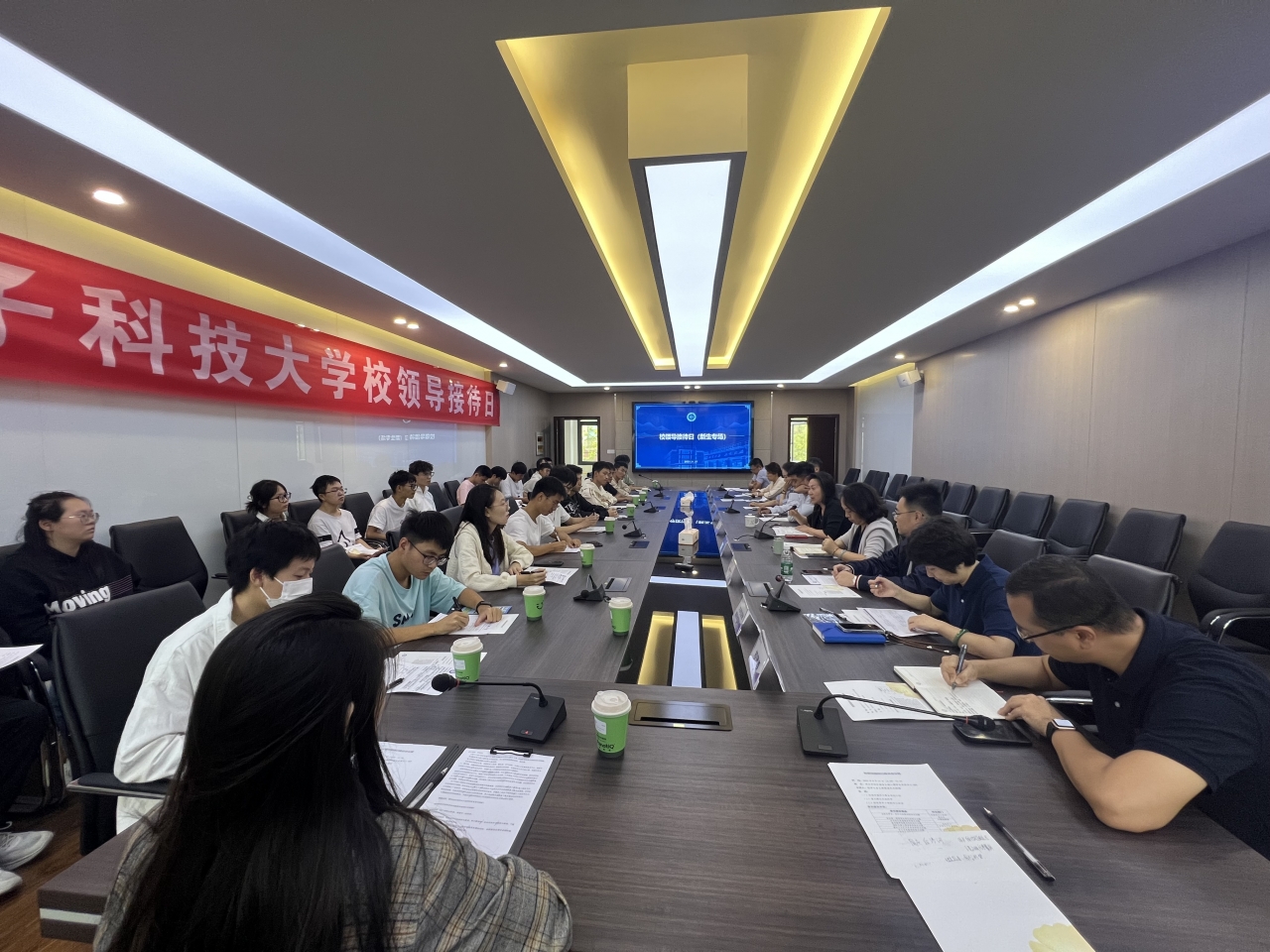 “校领导接待日”举行新生专场活动 校领导与学生面对面交流