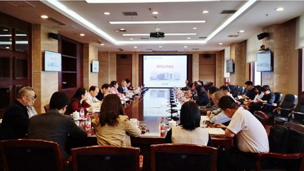 学校部署推进研究生教育工作