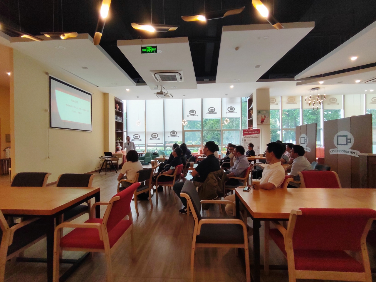 学校举行教师发展培训示范项目第二期“黄大年式教师团队”经验分享会