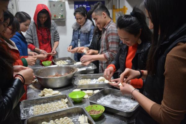少数民族同学欢度诺鲁孜节