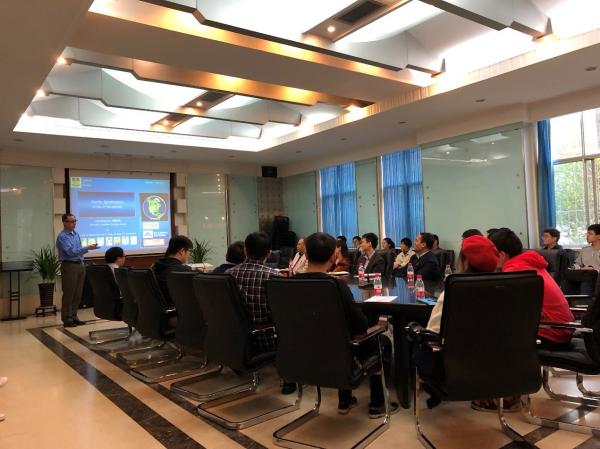 加拿大曼尼托巴大学胡灿明教授做客电子论坛