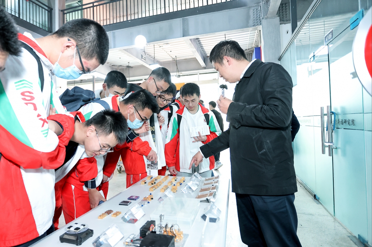 17.JPG d30271cf68273344955323a5165aa496_c68ae.j