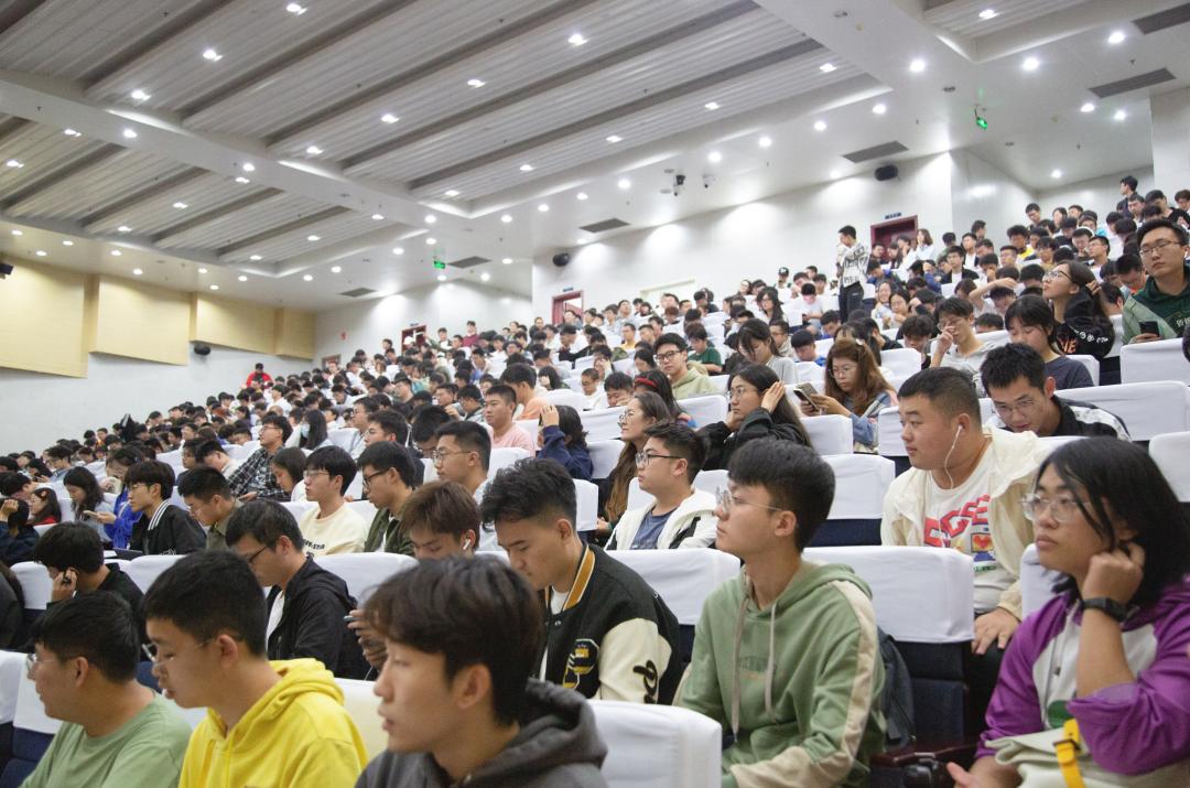 【成电讲坛】南京博物院名誉院长龚良讲解艺术、美感与博物馆展览创新