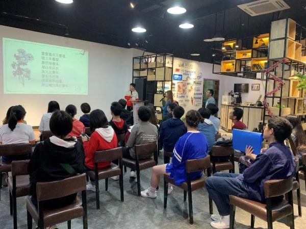 “寻找特别朗诵者”方言朗诵大赛举行