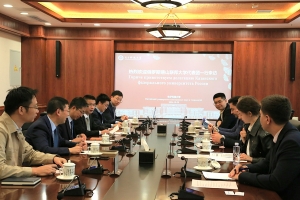 俄罗斯喀山联邦大学副校长Alishev Timirkhan Bulatovich一行来访我校