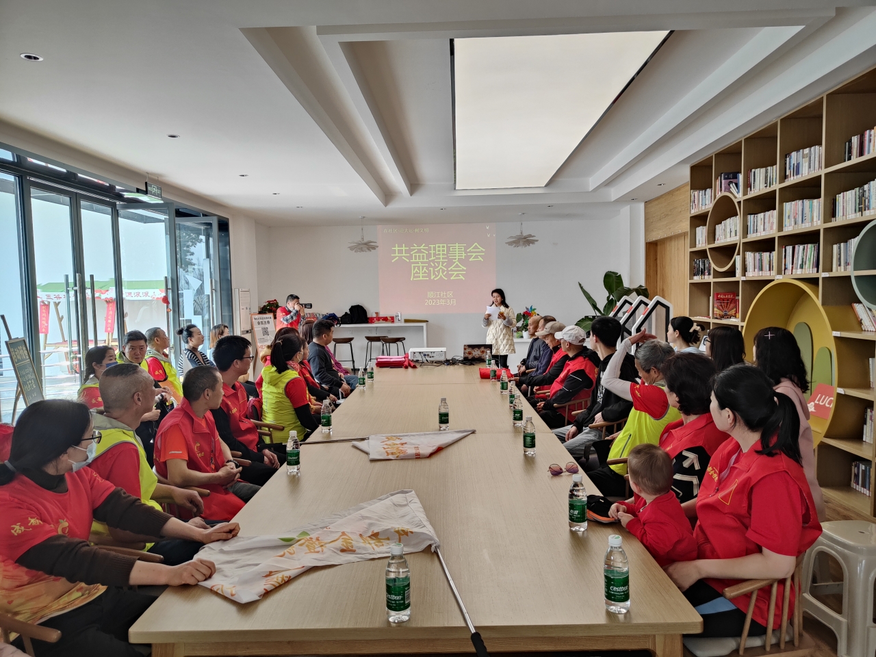 马克思主义学院举办“赓续雷锋精神，播种绿色希望”主题实践活动