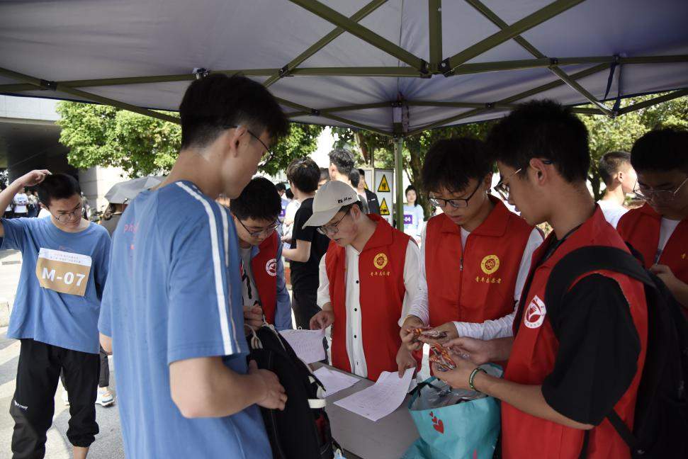 第三届成电杯万米接力赛圆满结束