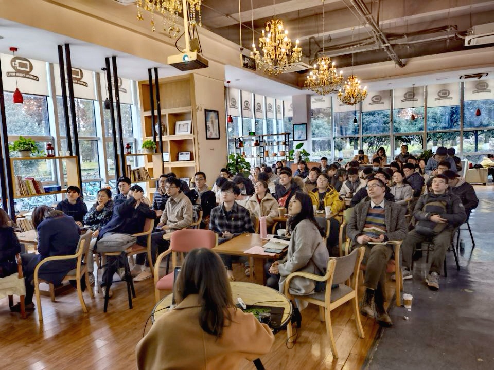 【学习贯彻五中全会】本科生党支部书记举行培训分享会