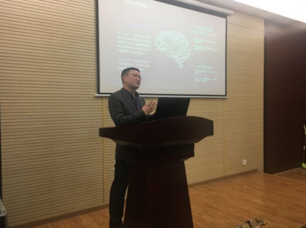 生命学院举办“智能时代重塑自己的职业规划”讲座