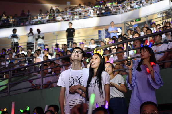 biy00004.JPG d7ce6a58f00556e3b54c866b0ae96695.jpg