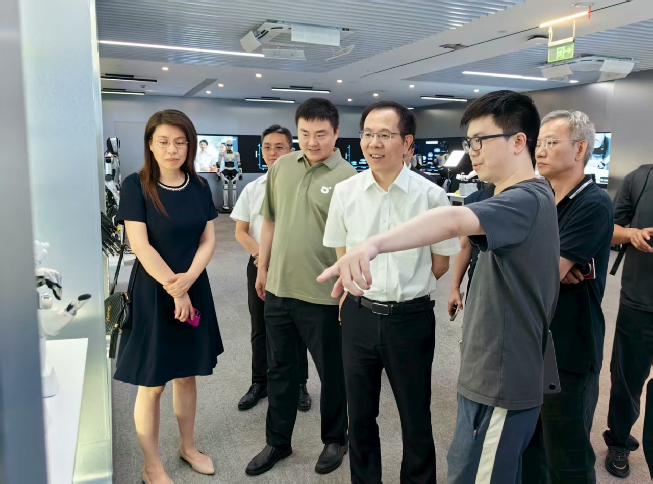 胡俊校长走访上海校友会