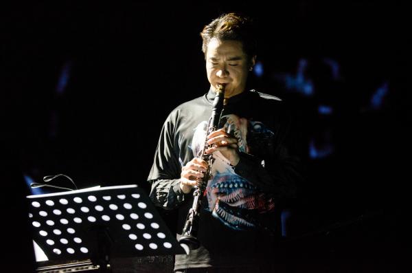 著名单簧管演奏家王弢来校演出