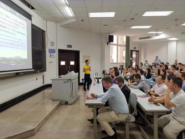 格拉斯哥学院参加学校招生政策宣讲会并开展招生宣传