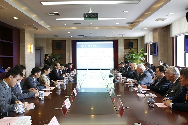 美国纽波特纽斯市市长和弗吉尼亚理工大学副校长一行来访我校