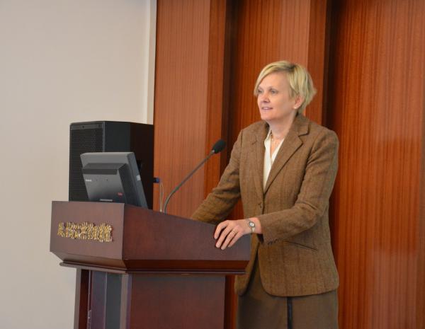 东伦敦大学副校长Nora Ann Colton做客政管学院