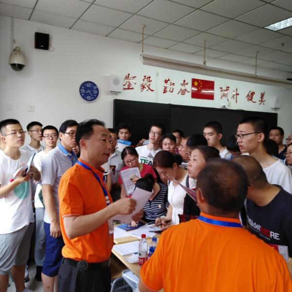 机械与电气工程学院招生组赴河北四川招生宣传