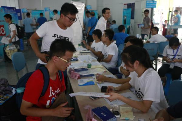 【迎新】自动化工程学院顺利完成迎新工作