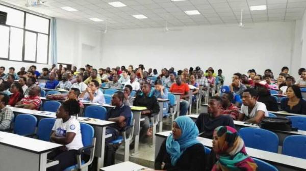 留学生在课堂上.jpg 留学生在课堂上.jpg