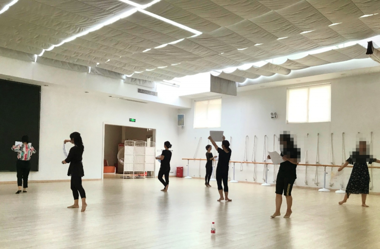 李谷静副教授做客教师身心驿站带领教师开展舞动身心整合体验