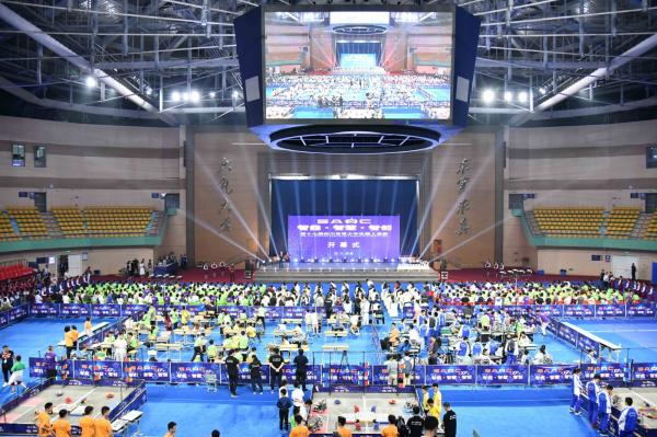 第十七届四川省青少年机器人竞赛在我校开幕