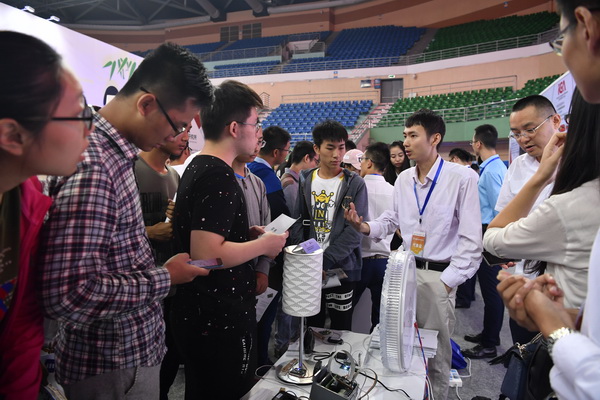 xiaoqing002.JPG d98e9d4be4d74bec94a49e83f160d13a.jpg