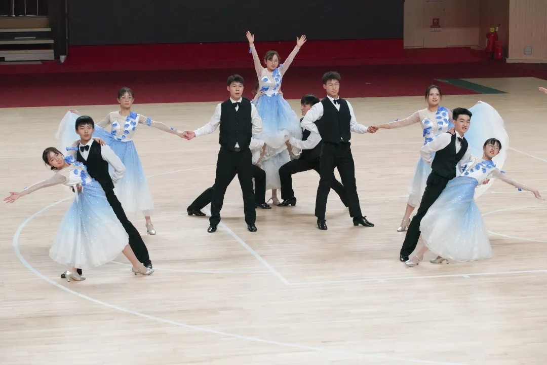 与你共舞在满地金黄时 交谊舞大赛决赛落幕