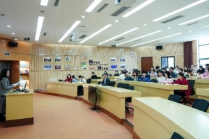 经管学院党委举行深入贯彻中央八项规定精神学习教育读书班开班仪式