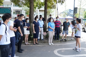 学校开展疫情防控安全生产检查和秋季学生返校防疫演练