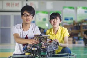 我校学子三年获800项竞赛奖励