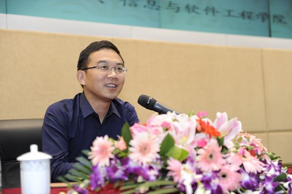 【成电讲坛】央视主播郎永淳畅谈人生梦想