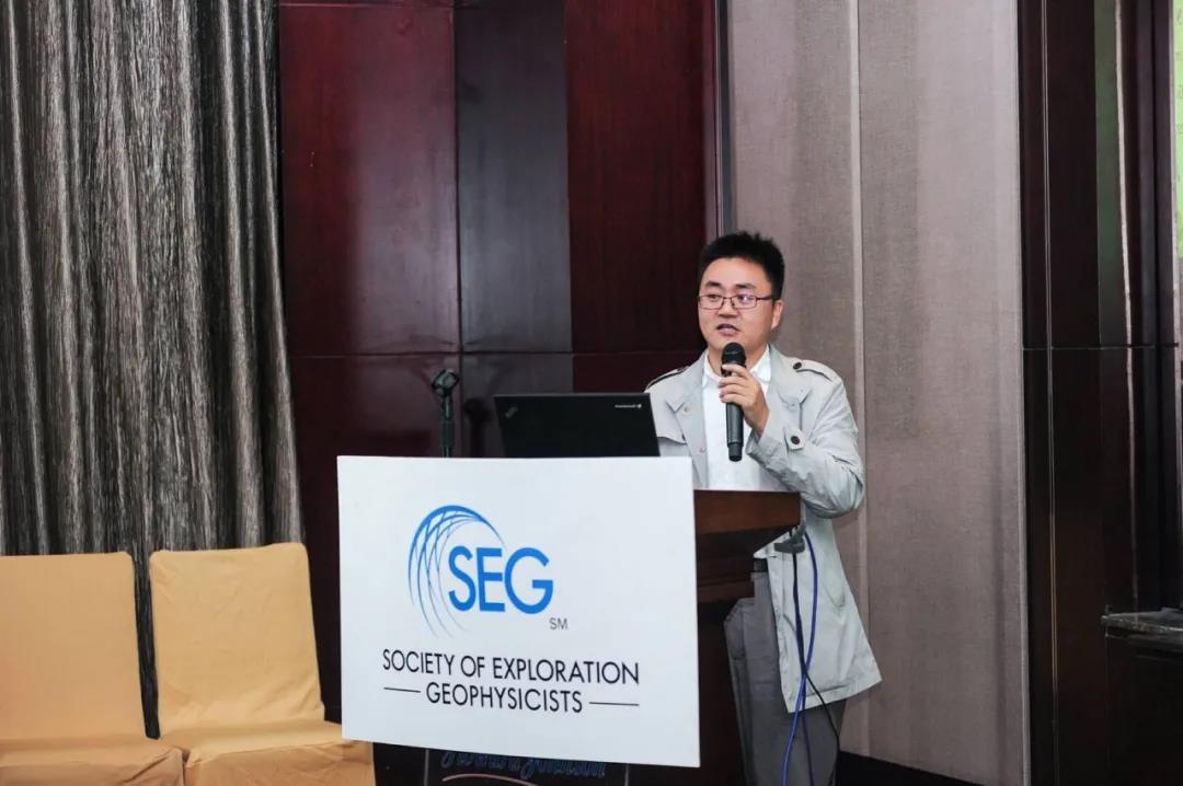 王华.jpg 王华.jpg