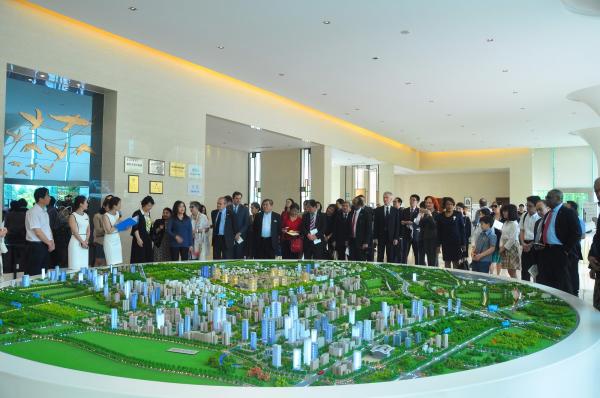 21国驻华使节到我校科技园考察创新创业成果