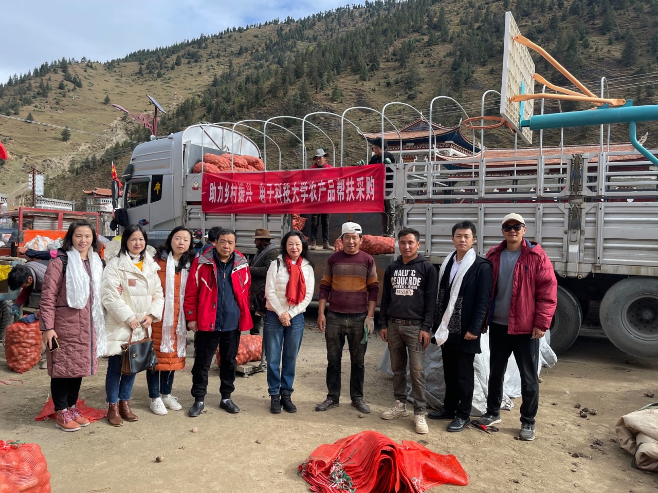 【帮扶在行动】校领导赴康定看望慰问扶贫干部