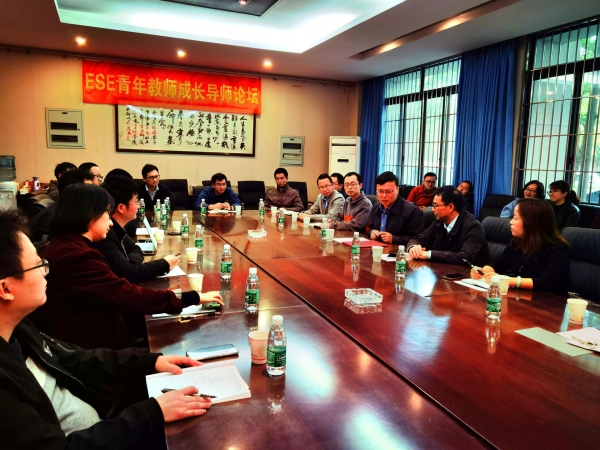 张波教授做客电子学院青年教师成长导师论坛