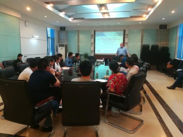 IEEE Fellow Harris教授做客电子论坛谈现代微波铁氧体