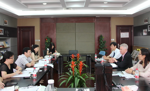 海外学习基金会会长一行来访我校