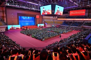 学校隆重举行2025年学生毕业典礼暨学位授予仪式