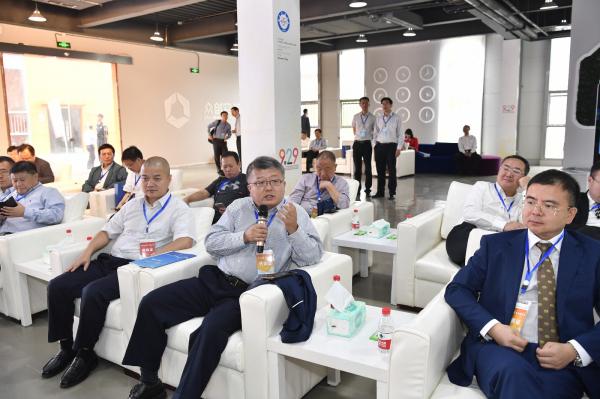 许良成.jpg dca360be810cd2f499b8eec735be69cd.jpg