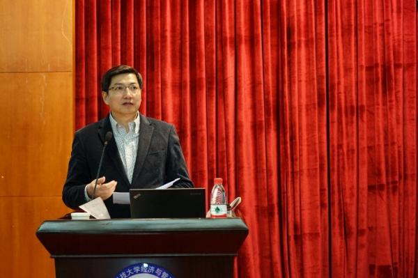 【学习十九大】胡皓全副校长为教师党员上专题党课