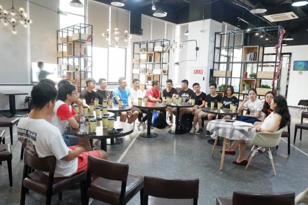 【毕业季】立人班举行毕业生座谈会