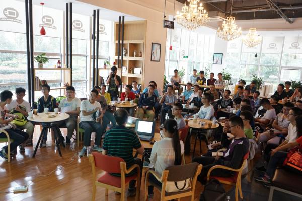 【成电下午茶】钟洪声教授与学生共话创新