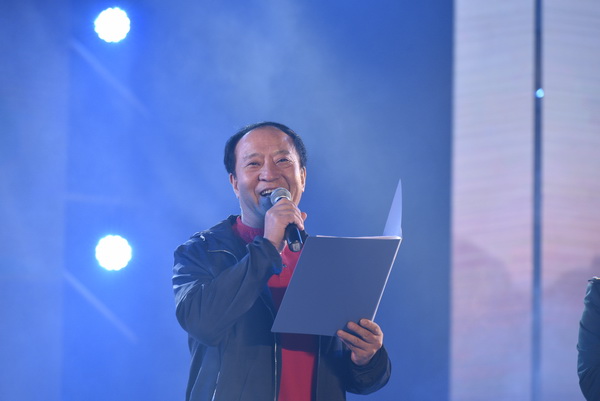 晚会0005.JPG dd198b65244ea122e1a2055e23b3fbb4.jpg