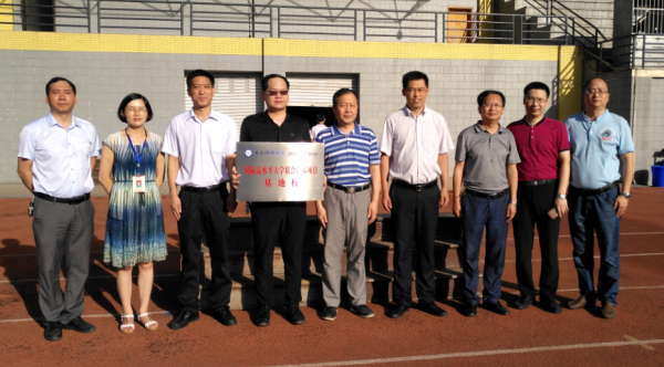 我校与綦江中学举行国际高水平大学联合培养项目基地校授牌仪式