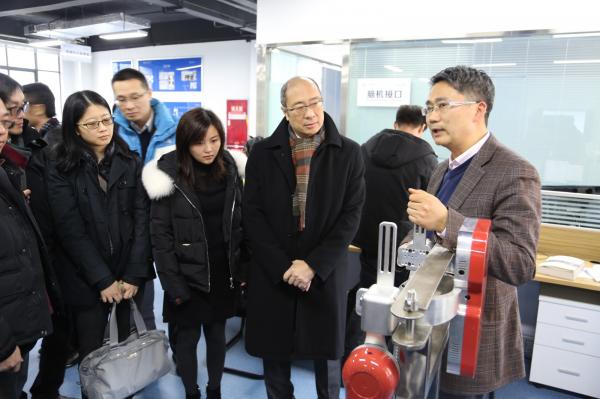 香港医学专科学院青年医生考察交流团来我校参观访问