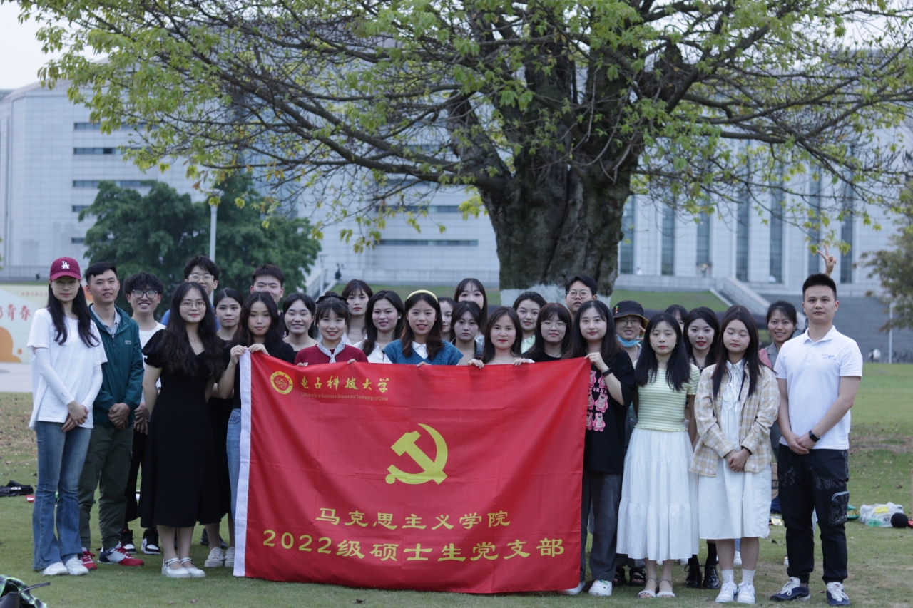 【主题教育】马克思主义学院开展“传五四薪火，颂青春之歌”草坪红歌晚会