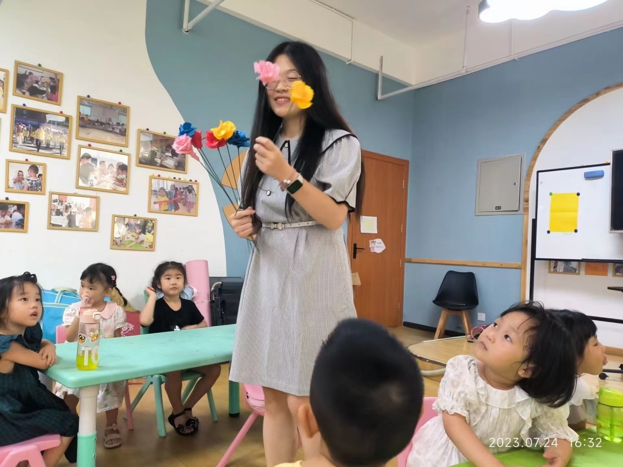 纸藤花手工课带领小朋友们在动手中感受生命的多姿多彩2.jpg 纸藤花手工课带领小朋友们在动手中感受生命的多姿多彩2.jpg