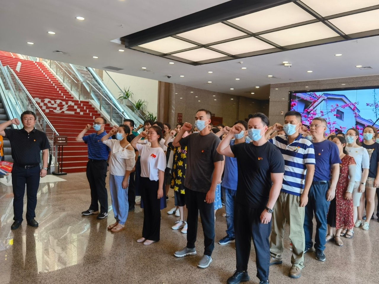 学校组织第三期党史学习教育示范班 研学红岩精神.jpg