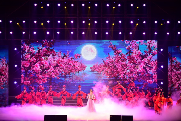 晚会0018.JPG e088a9dc7b706f6ad68693a868a3e2d4.jpg