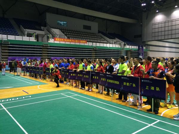 电子科大第二届全球校友羽毛球队际联赛举行