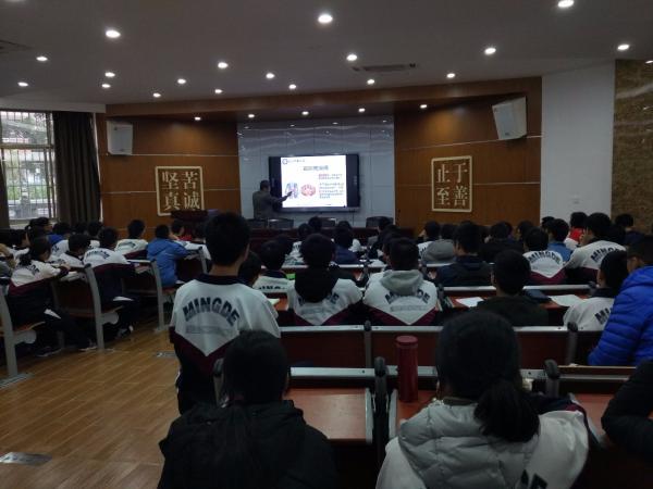 物电学院组织专家赴湖南开展科普讲座和招生宣传